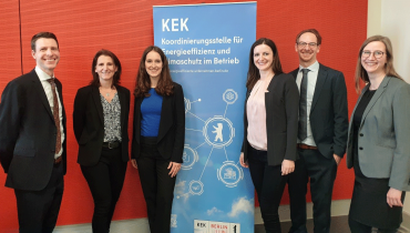 Auftaktveranstaltung Koordinierungsstelle für Energieeffizienz und Klimaschutz im Betrieb (KEK). Abgebildete Personen von links nach rechts: Sebastian Abel, Dr. Kirsten Kubin, Mareike Rösler (KEK-Team), Patricia Malerz (SenWEB), Jakob Brückner (KEK-Team), Christina Gerts (SenWEB)